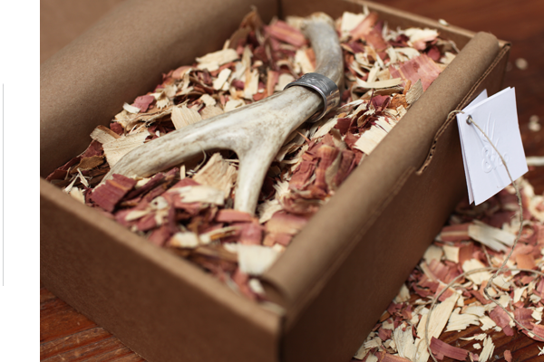 <br /><br /><em>the antler&co. brand   </em>::<em>   hooks made from antlers, what a novel idea</em>