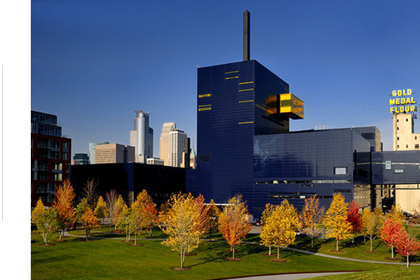 <br /><br /><em>the guthrie theater    </em>::<em>   a world renowned center for performance</em>
