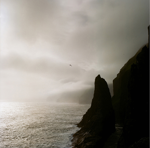 
			<br /><em>Cliffs on the edge of Leitisvatn (Sørvágsvatn)
			<br /><br /><br /><br />| Vagar Island
			<br /></em>