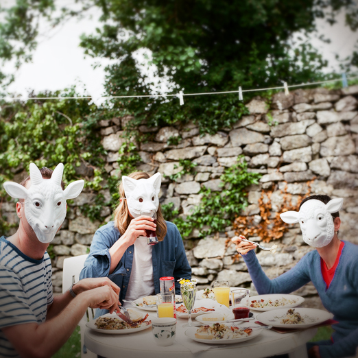 
			<br /><em>breky in the backyard
			<br /><br /><br /><br />
            <br />(ballyvaughan cottage, county clare / SW)</em>