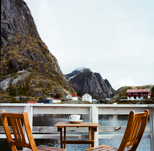 
			<br /><em>morning tea.
            <br />
			<br />
            <br />
            <br />lofoten, reine / artic circle</em>