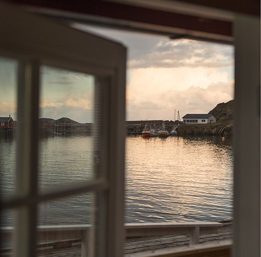
			<br /><em>every evening.
            <br />
			<br />
            <br />
            <br />lofoten, reine / artic circle</em>