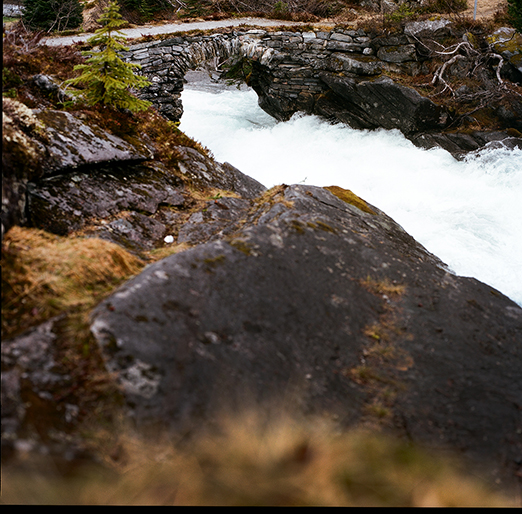 
			<br /><em>(broken) heart bridge.
            <br />
			<br />
            <br />
            <br />south of andalsnes / W</em>