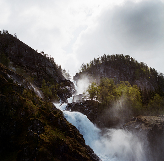 
			<br /><em>tourist spot stop.
            <br />
			<br />
            <br />
            <br />låtefoss / SW</em>