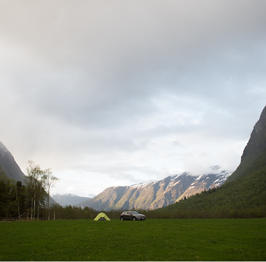 
          	<br /><em>camping between avalanches.
            <br />
			<br />
            <br />
            <br />romsdalseggen / W</em>